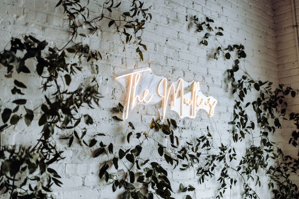 Neon sign reading "The Mullers" 