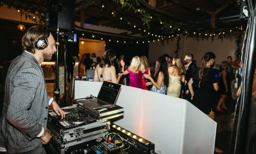 SuviJoe-Wedding-799-1238x826-1-rb9vdhbqqqn4cpsjoew2q95u8ac9dg5s7emh8gf0l4